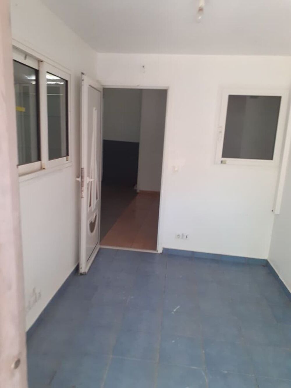 Location Parking/Garage HANGAR DE 38 M2 Sainte-anne