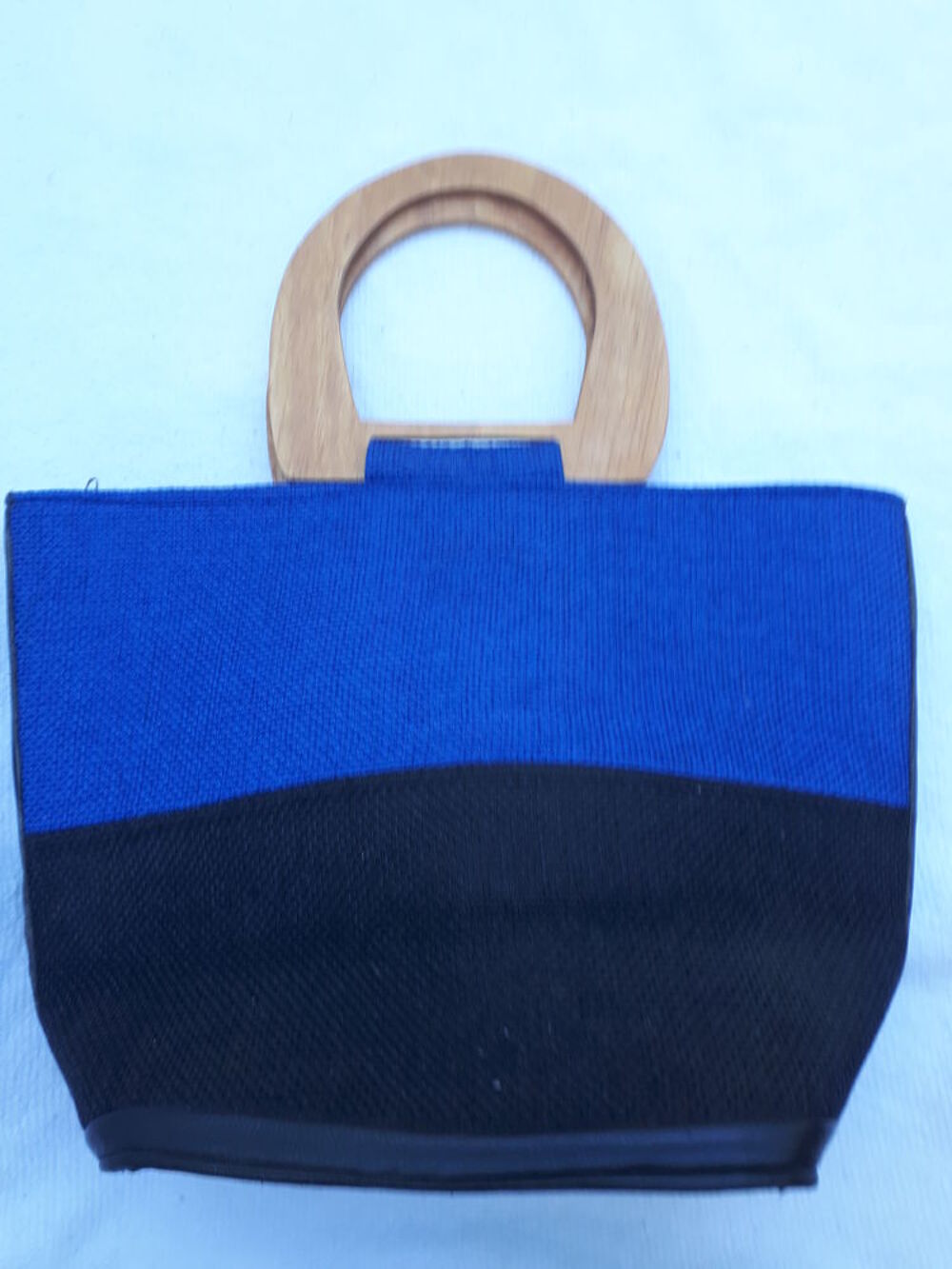 Sac &agrave; main africain brod&eacute; bleu et noir neuf Maroquinerie