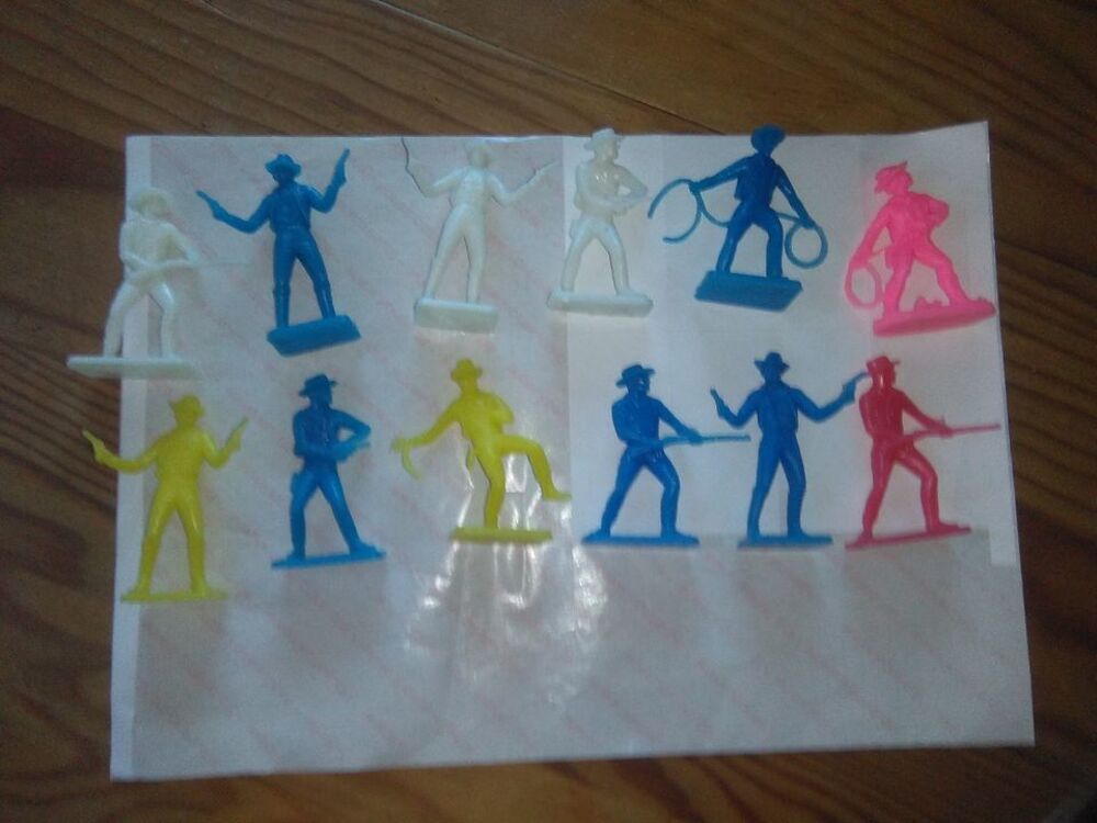 PETITS SOLDATS, COWBOYS, INDIENS, ROMAINS, SOLDATS DE CHATEA Jeux / jouets