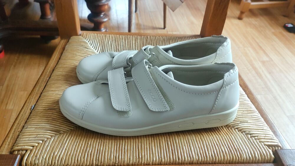 Baskets blanches marque ECCO Chaussures