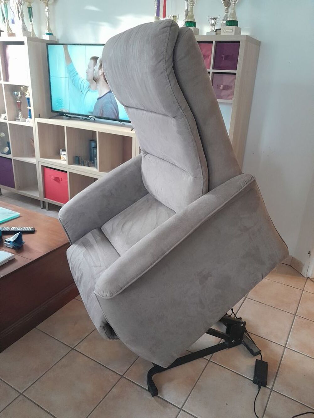FAUTEUIL RELEVEUR CONFORT, (&eacute;lectrique) + TABLETTE Meubles