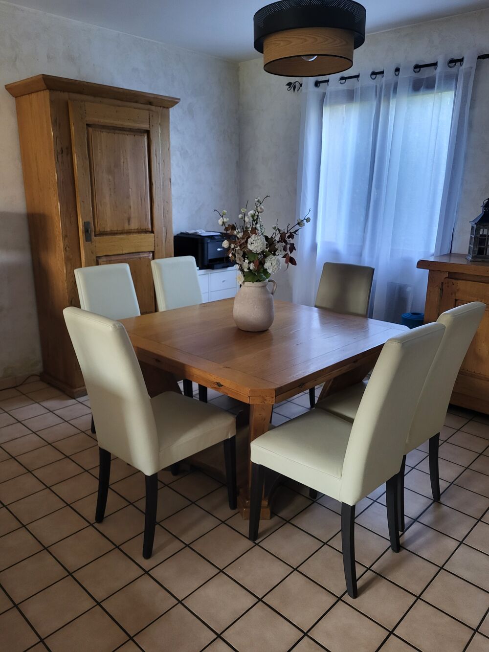 Table salle &agrave; manger + chaises Meubles