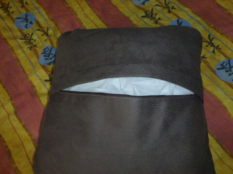 COUSSIN MARRON carré 3 Annecy (74)