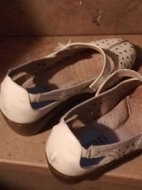 Chaussures blanches 6 Pantin (93)