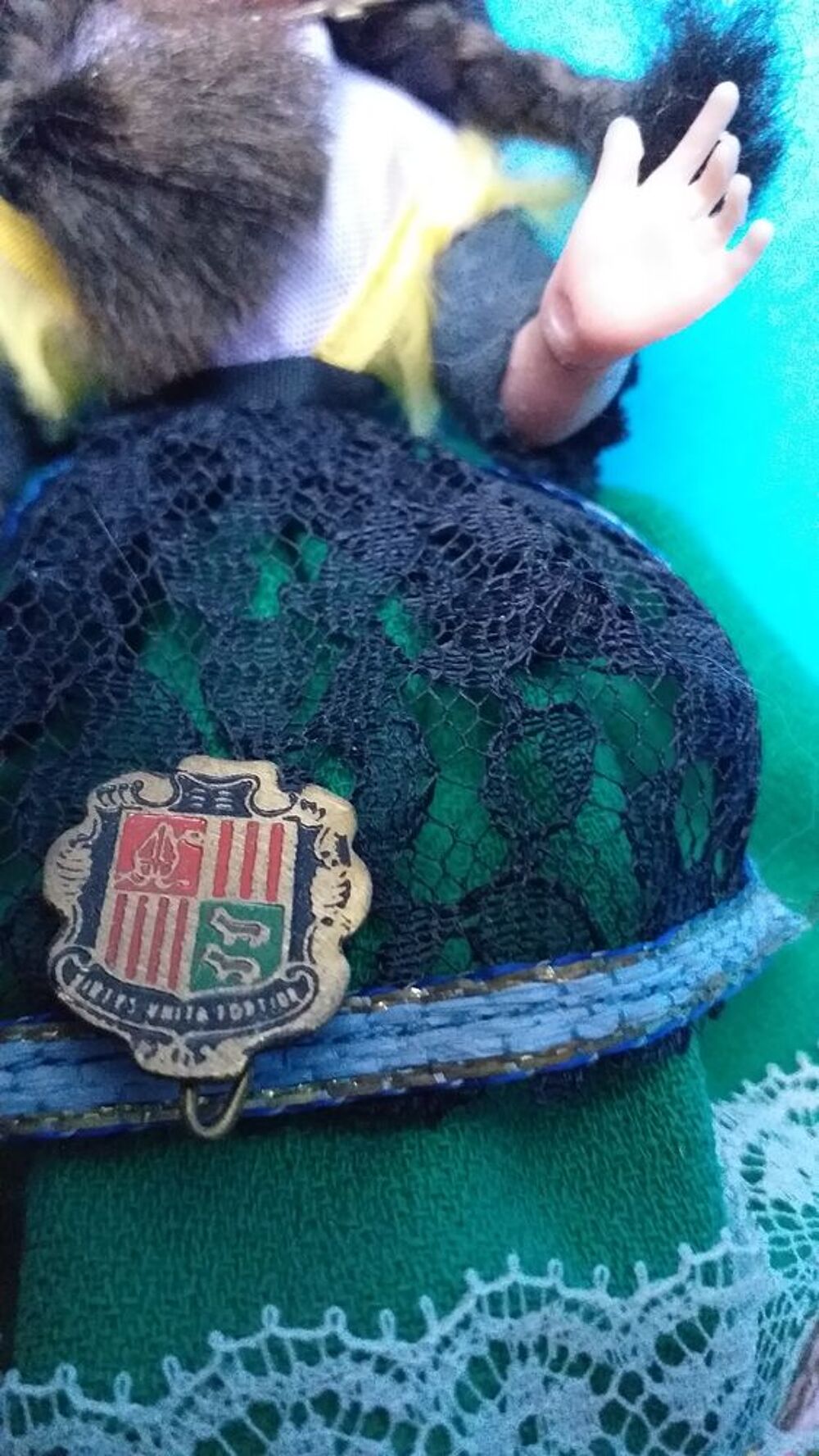 Poupee folklorique, r&eacute;gion &agrave; d&eacute;terminer- robe verte 