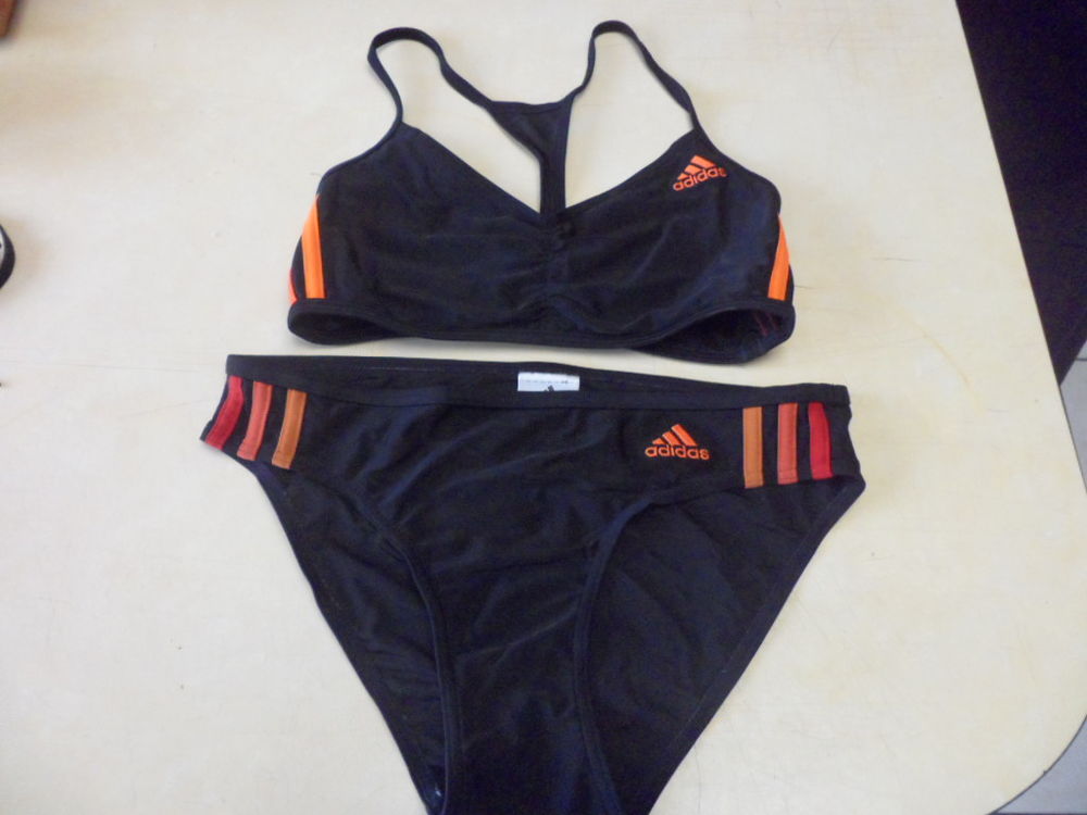 Maillot de bain Adidas 2 pi&egrave;ces authentique NEUF Vêtements