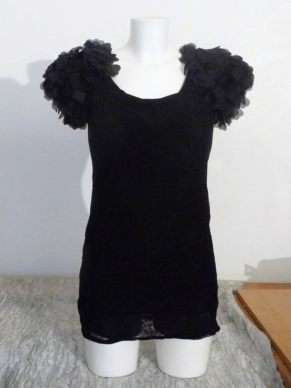 Robe/ Tunique Dentelle Noir Petites Manches- Taille 36- Neuf Vêtements