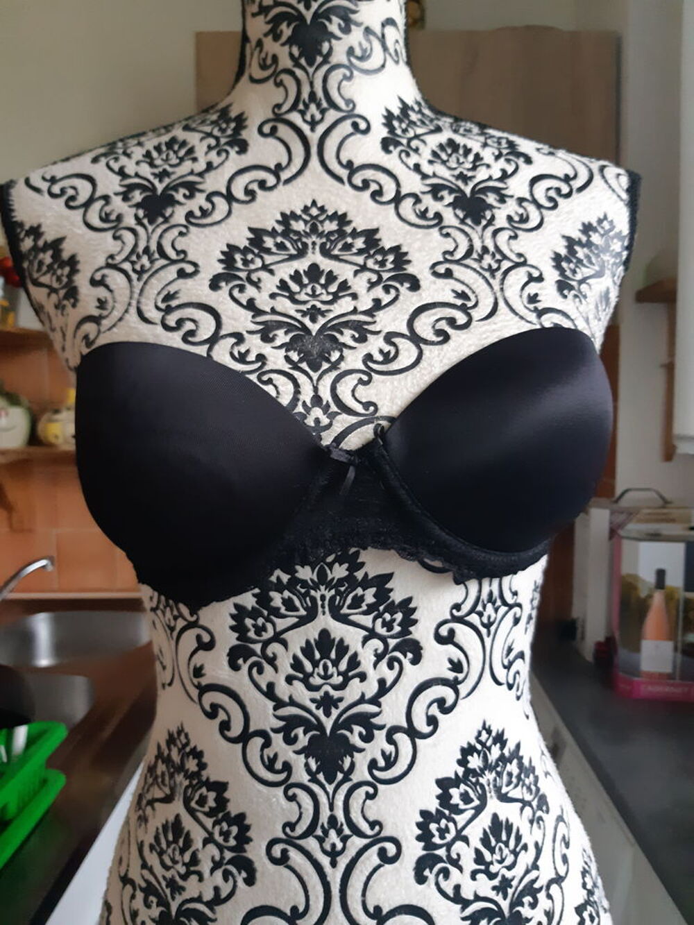  soutien gorge ,noir bustier, ETAM, taille 85C
Vêtements