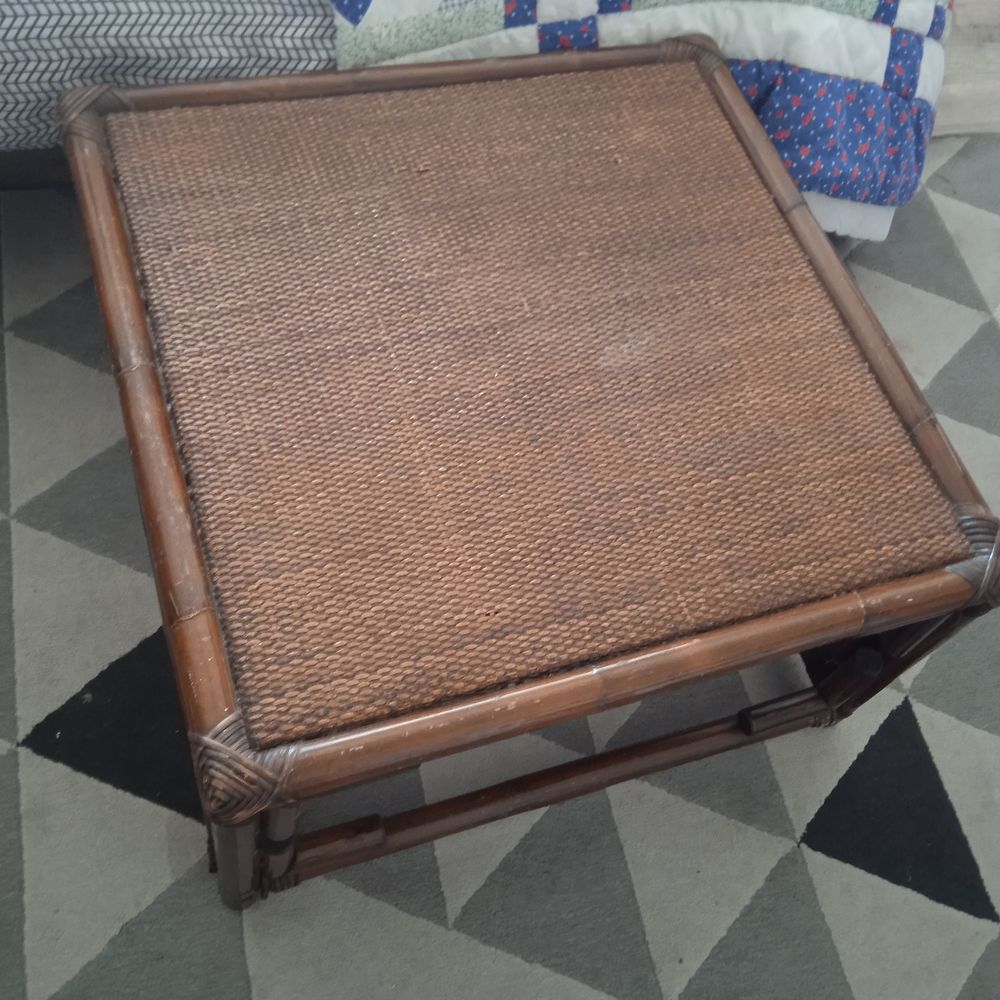 Table basse bambou 64*64 hauteur 35 cm Tr&egrave;s bon &eacute;tat Meubles