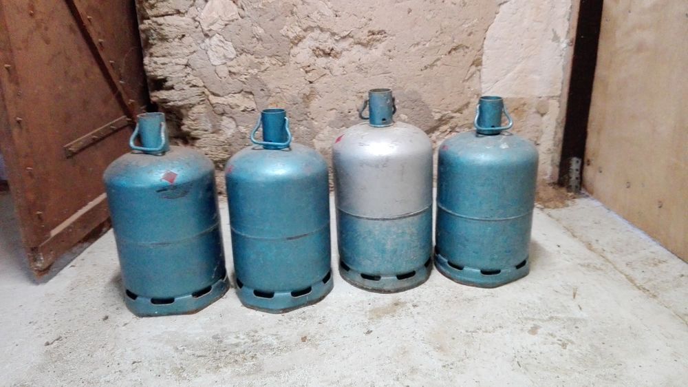 4 bouteilles de gaz Electroménager