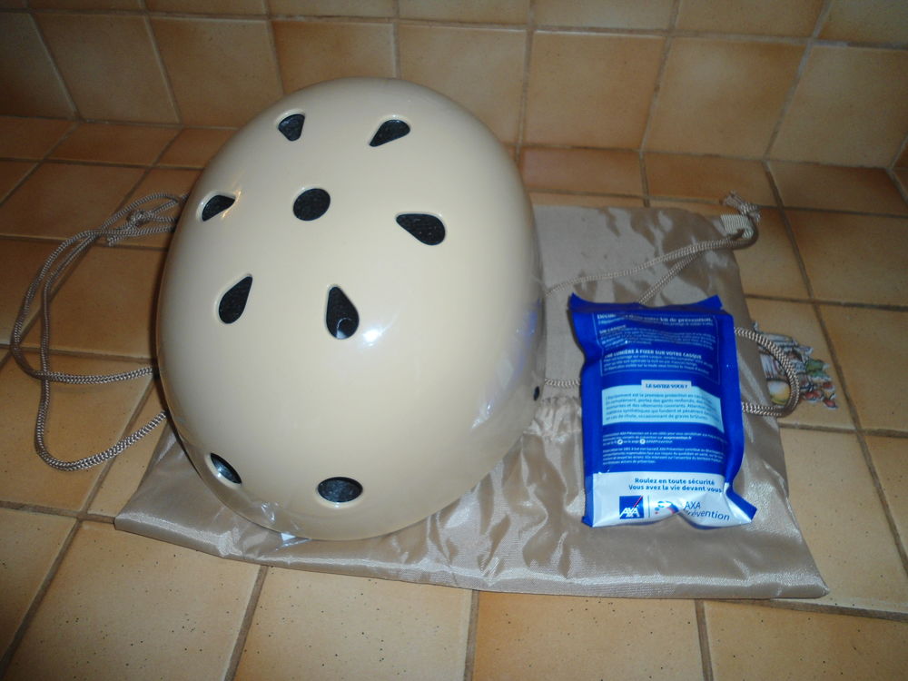 CASQUE DE VELO 54_58 CMneuf sous emballages Vélos