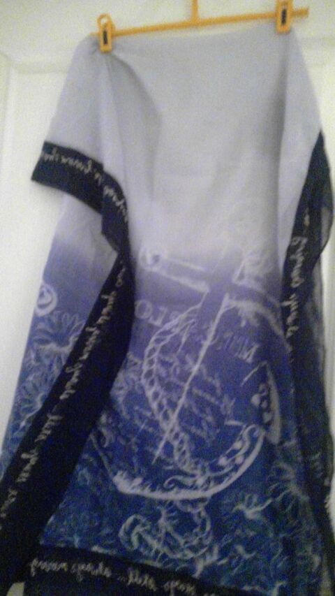 N 303 FOULARD BLEU ENCRE 1 Triel-sur-Seine (78)