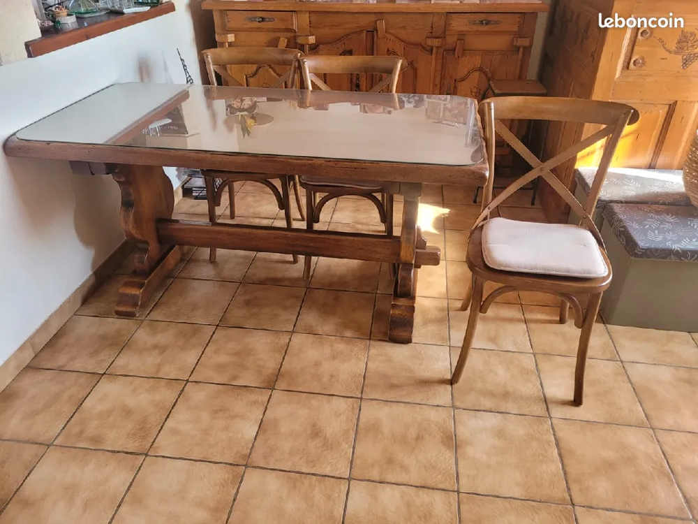 MEUBLES DE STYLE CAMPAGNARD EN CHENE MASSIF (TBE) 
dispo Meubles