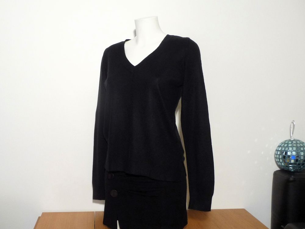 Pull L&eacute;ger Noir Manches Longues Encolure V- The Basics C&amp;A Vêtements