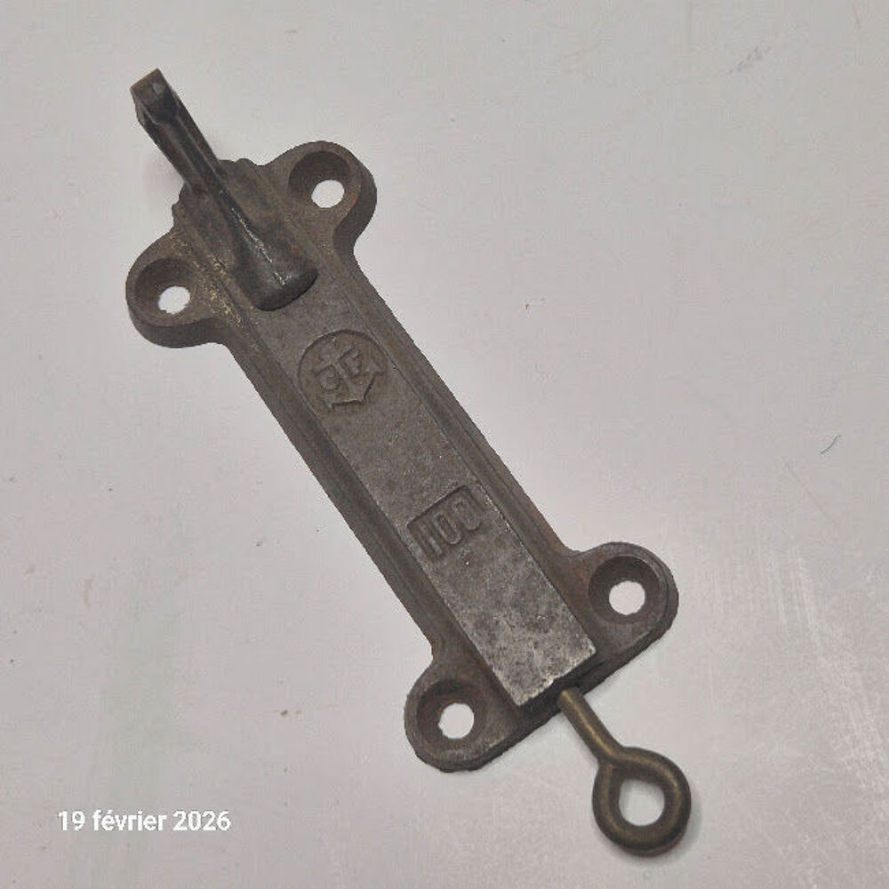Ancien loqueteau de persienne, volet, porte, en fonte et &agrave; c Bricolage