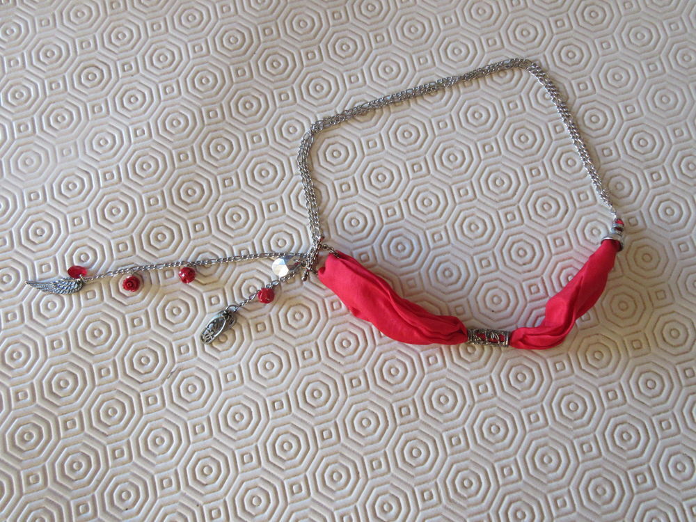 Collier fantaisie Bijoux et montres