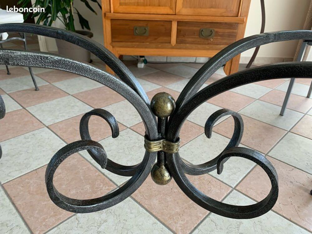 TABLE DE SEJOUR ET SES 4 CHAISES Meubles