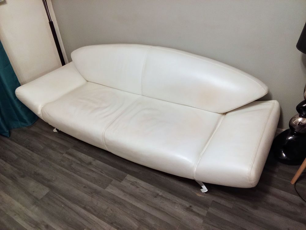 CANAPE EN CUIR BLANC Meubles