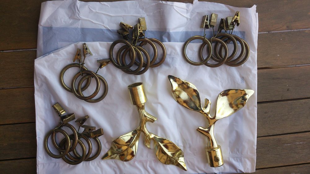 barre de rideau et embouts acier dor&eacute;s Décoration