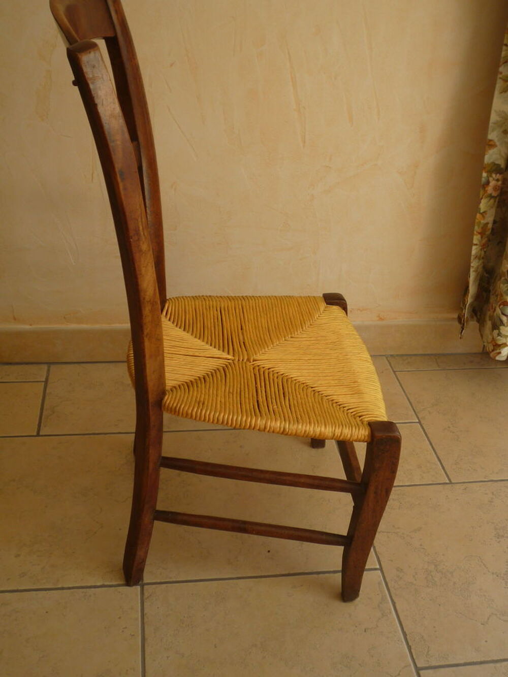 Chaise basse paill&eacute;e Meubles