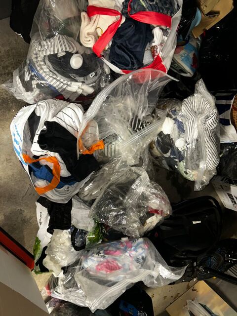 Lot de 12 sacs de vêtements enfants garçons toutes tailles 400 Grenoble (38)