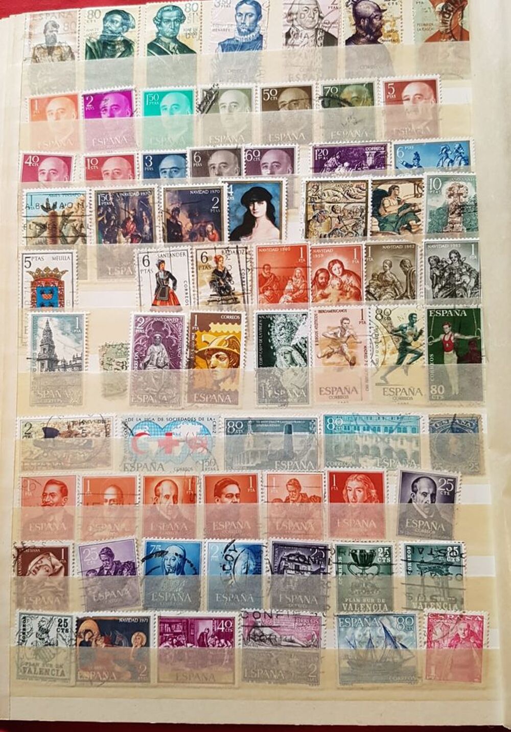 collection de timbres dont certains tres anciens 