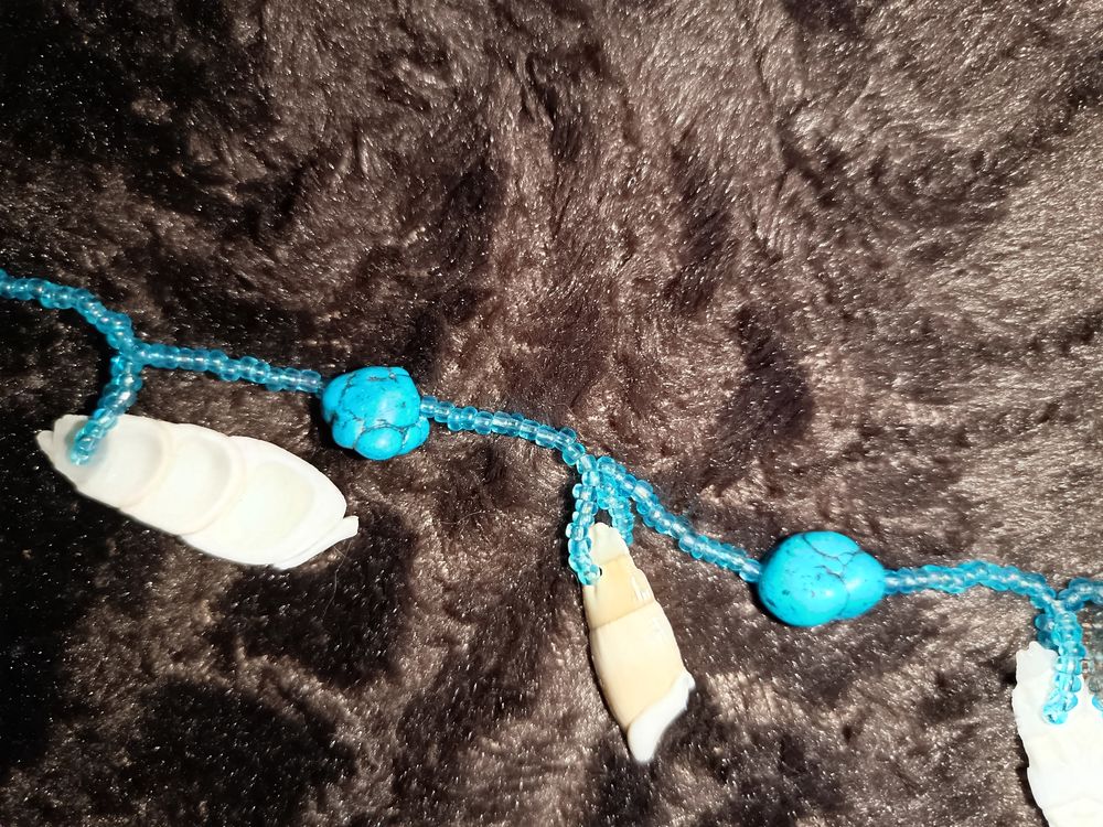 Colliers deux niveaux coquillages et perles turquoise Bijoux et montres
