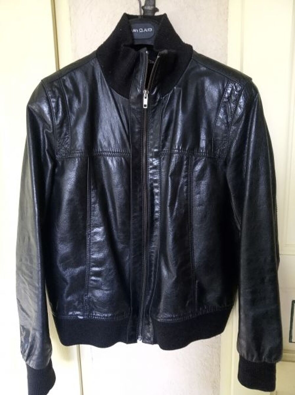 Blouson en croute de cuir noir, Vêtements