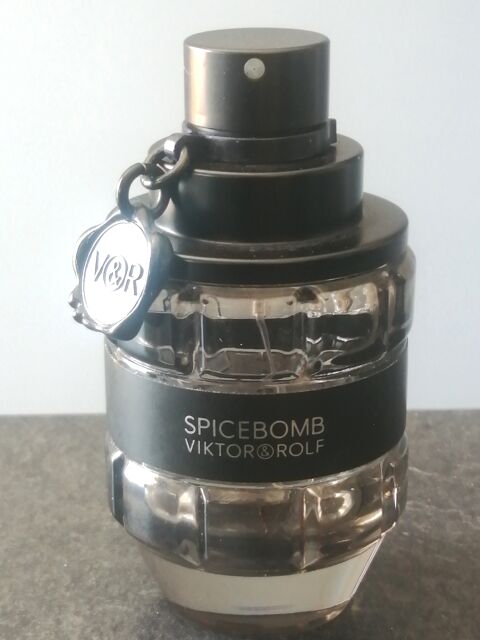 Bouteille de parfum vide Spicebomb 50 ml de Vicktor Rolf. 8 Puteaux (92)