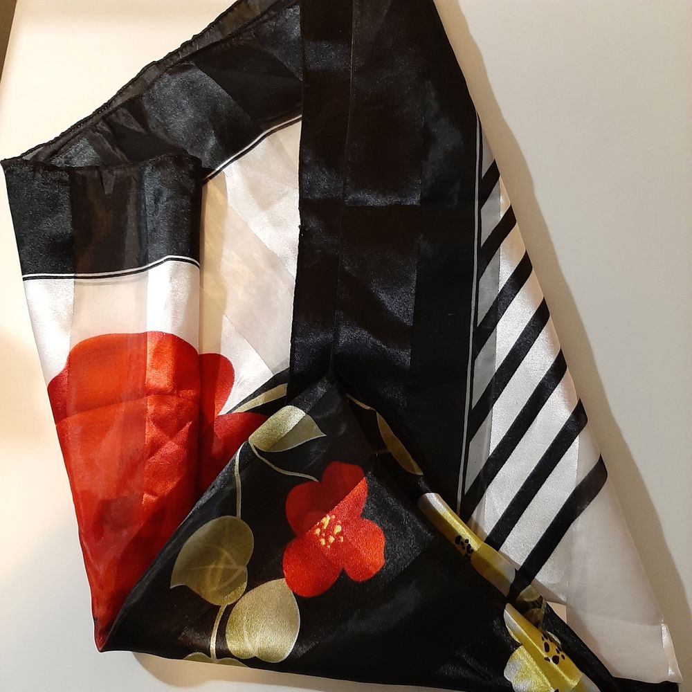 FOULARD FEMME 
Vêtements