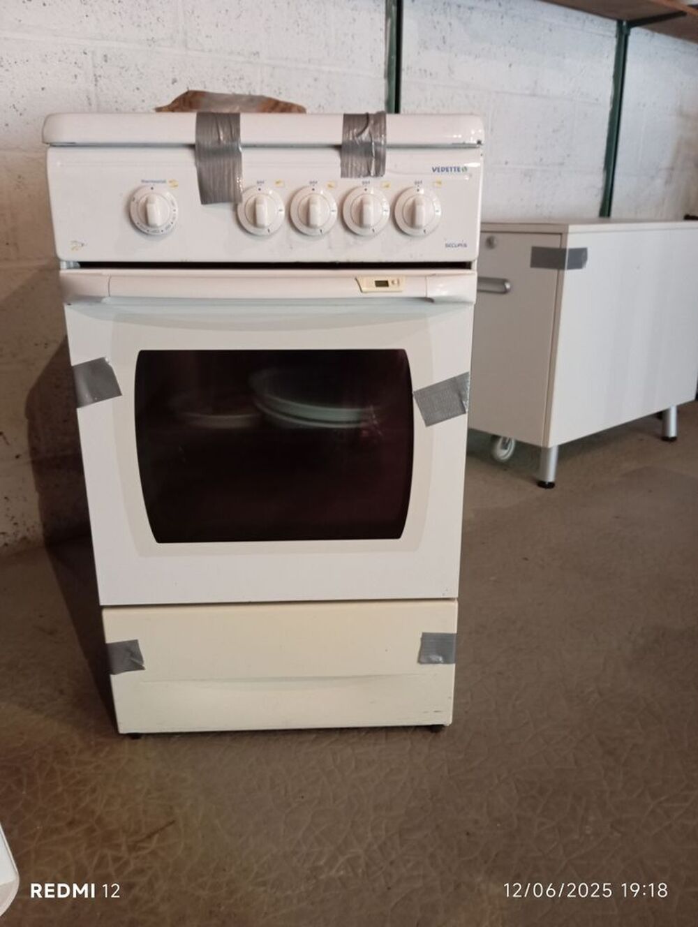 Gaziniere 4 feux de marque Vedette Electroménager