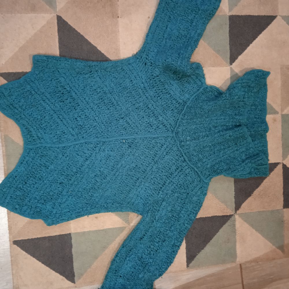 Pull bleu court col roul&eacute; T 2 80 % acrylique 17% mohair 3% p Vêtements