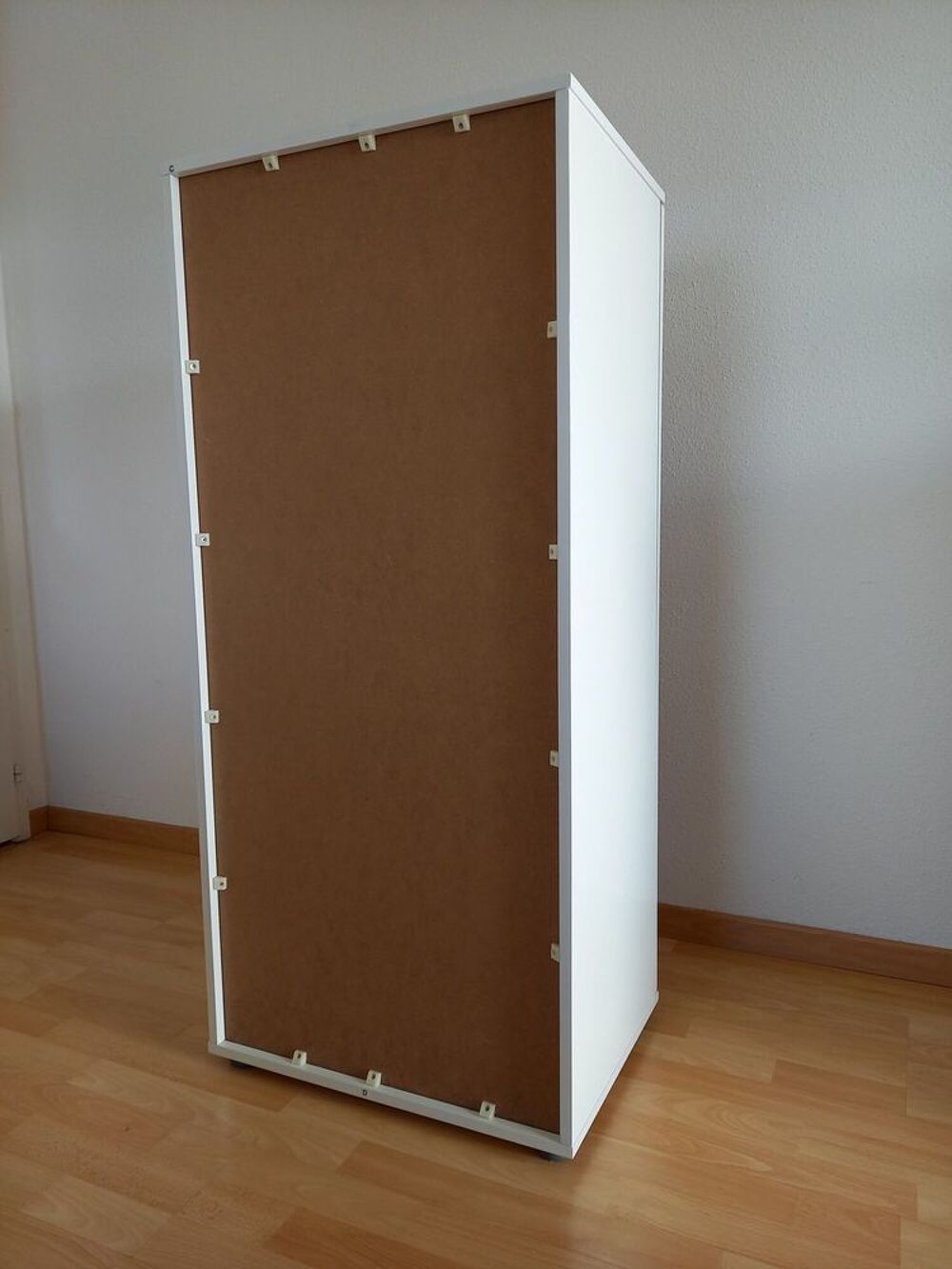 Lit voiture + sommier + armoire Mobilier enfants