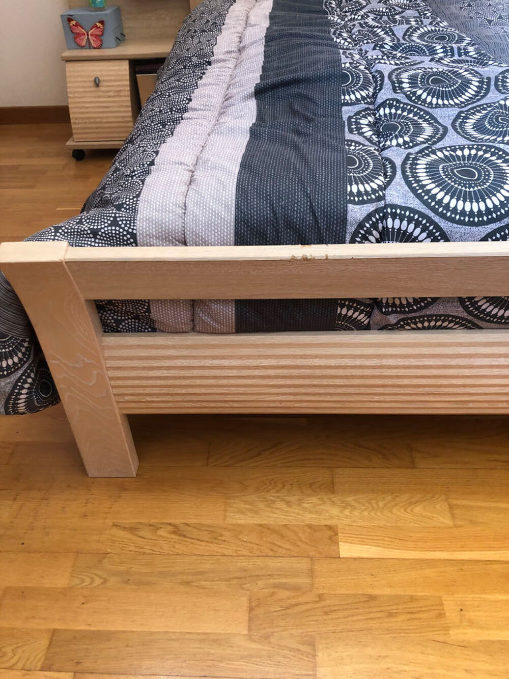 Lit avec table de nuit coulissante Meubles