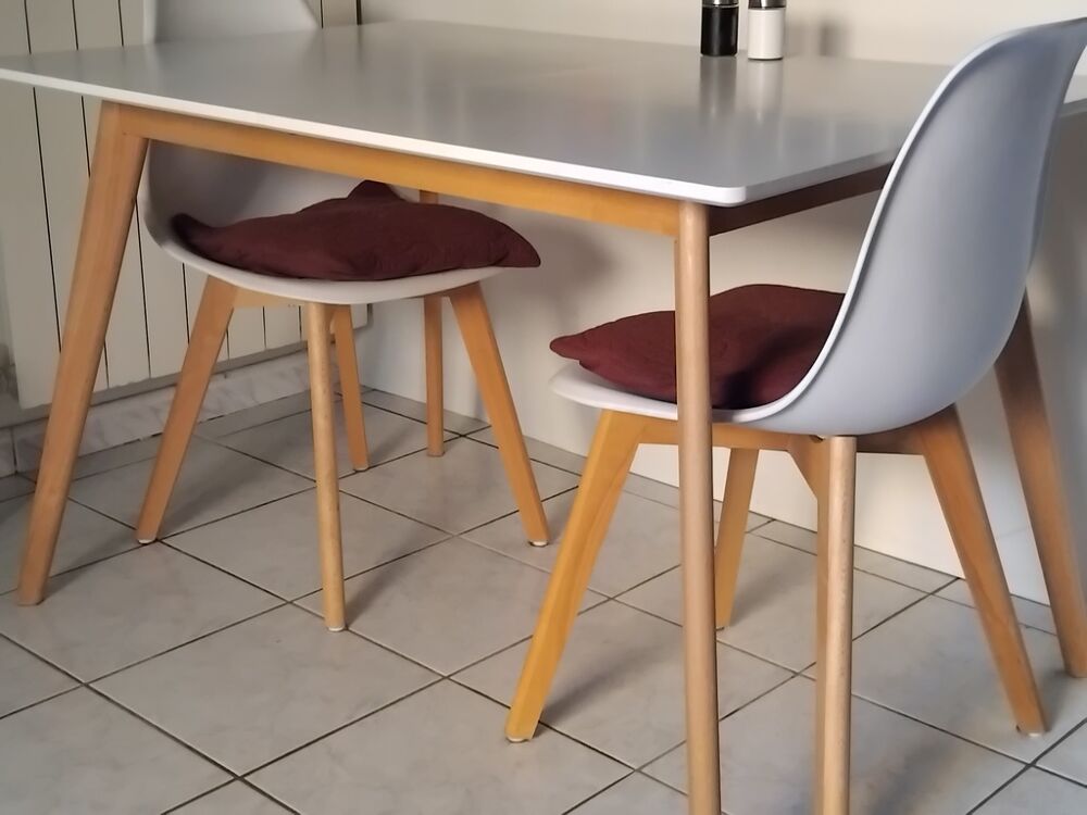 Table 1m20 sur 80 avec rallonge Meubles