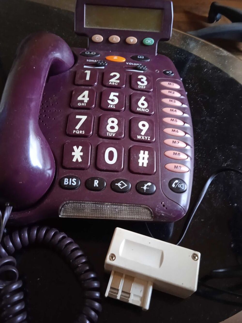 un t&eacute;l&eacute;phone de bureau touche programmable et 5 jeux PS4 Téléphones et tablettes