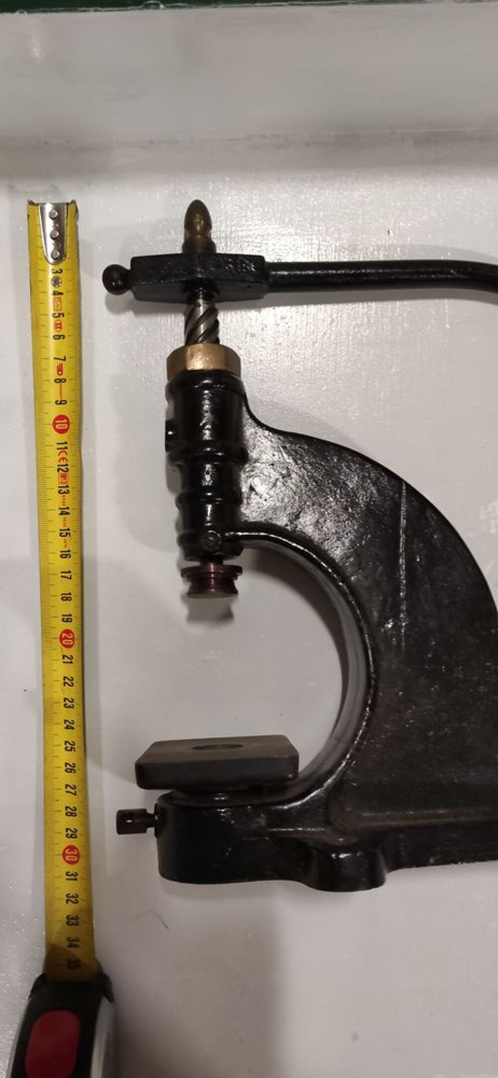 Presse &agrave; oeillets
Bricolage