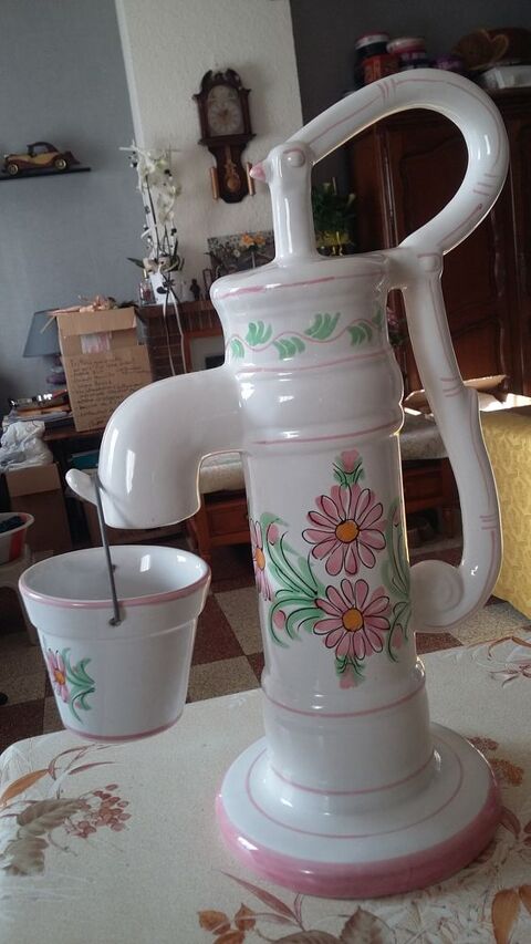 Fontaine d�co vintage en c�ramique. 12 Flers-en-Escrebieux (59)