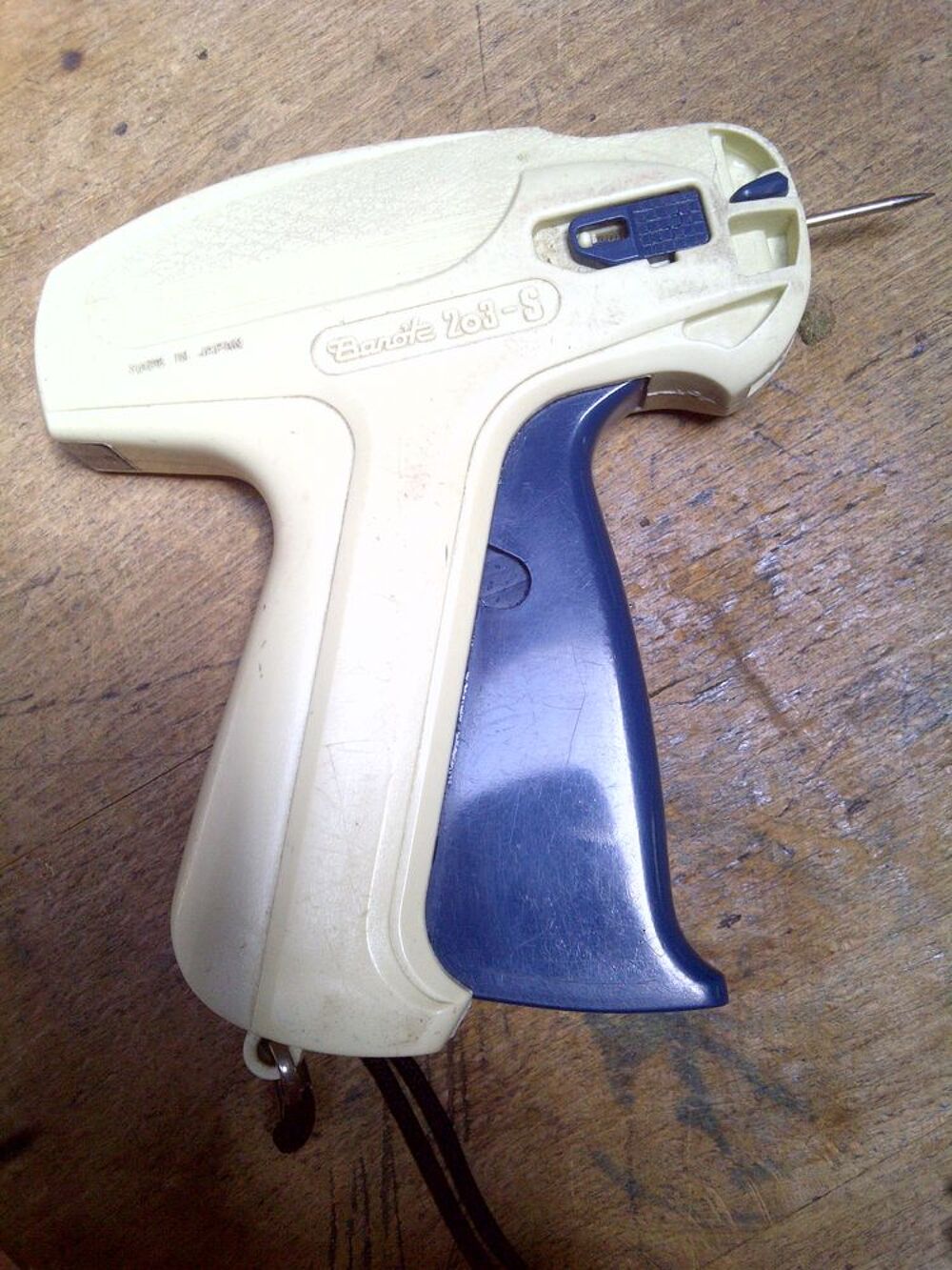 PISTOLET A AIGUILLE Vêtements