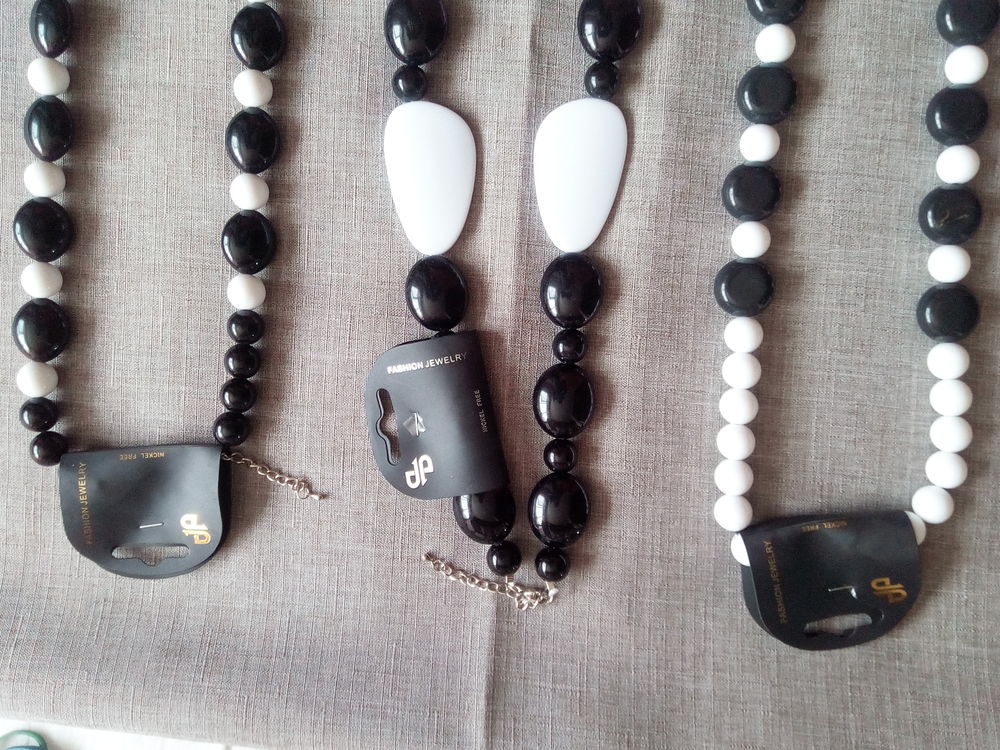 1 lot de 3 colliers fantaisies n/b jewelry Bijoux et montres