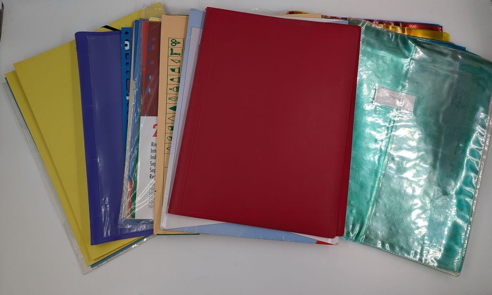 Lot de divers fourniture scolaire (papeterie) Livres et BD