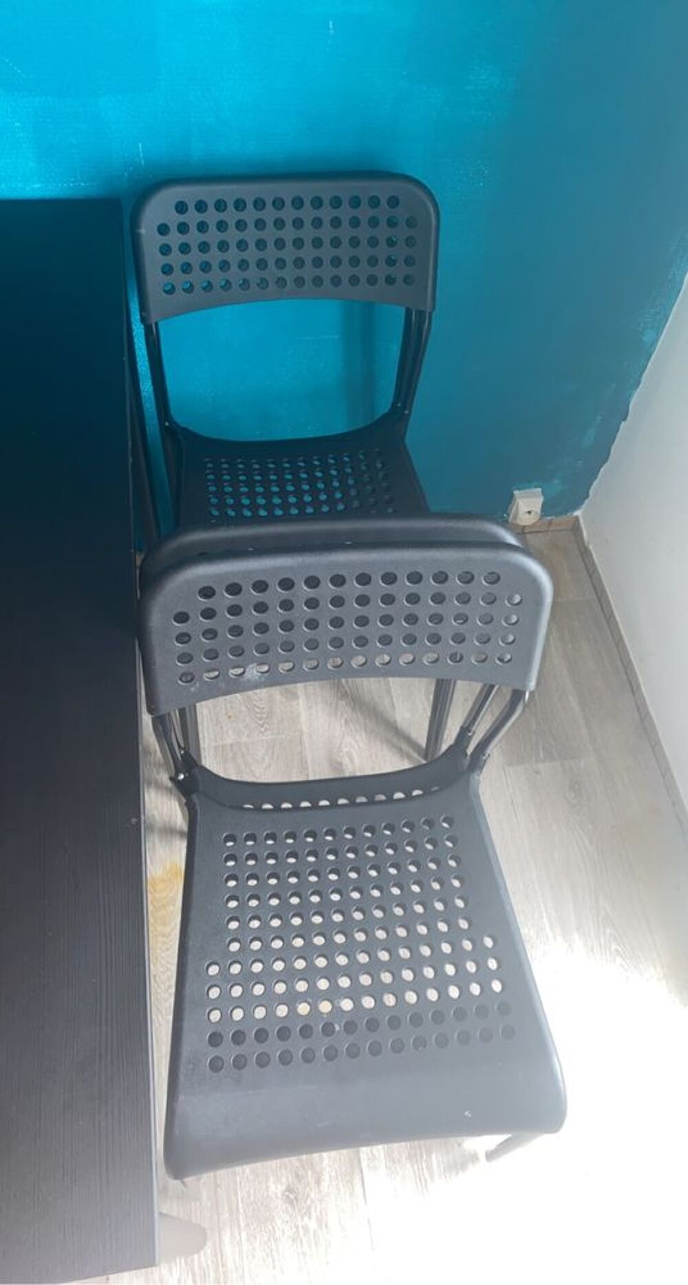 Table noir + 4 chaises noir Meubles