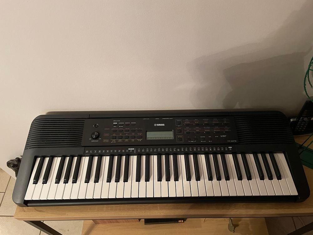 Piano YAMAHA neuf Instruments de musique