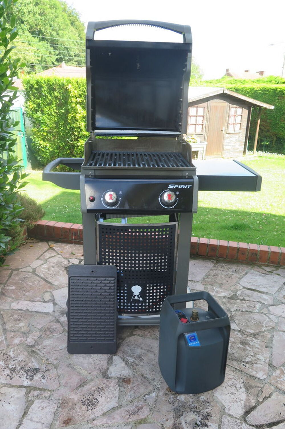 Barbecue Weber Classic E 210 &agrave; gaz + accessoires Jardin