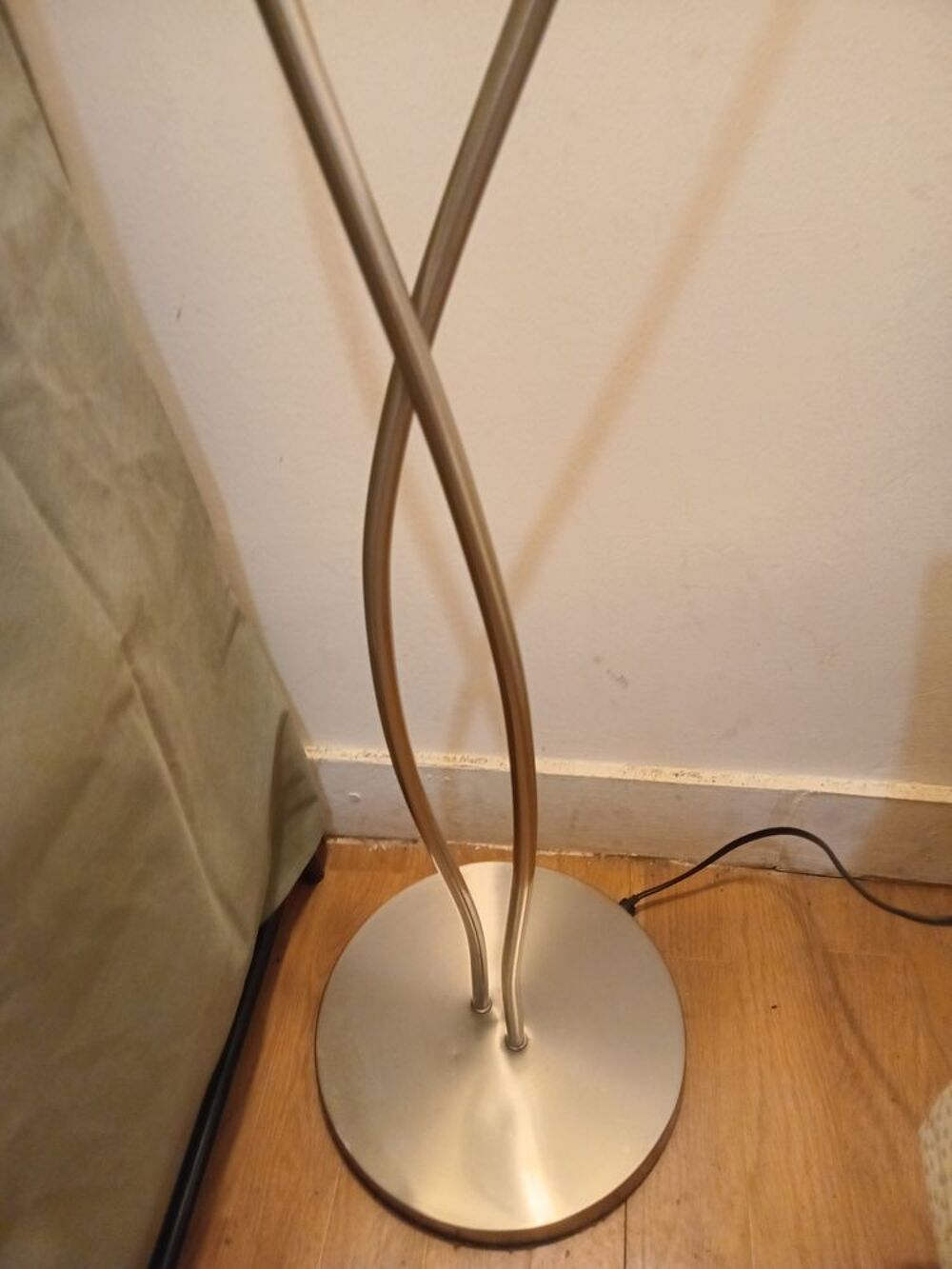 Luminaire Sur Un Pied Rond Maisons Du Monde Meubles