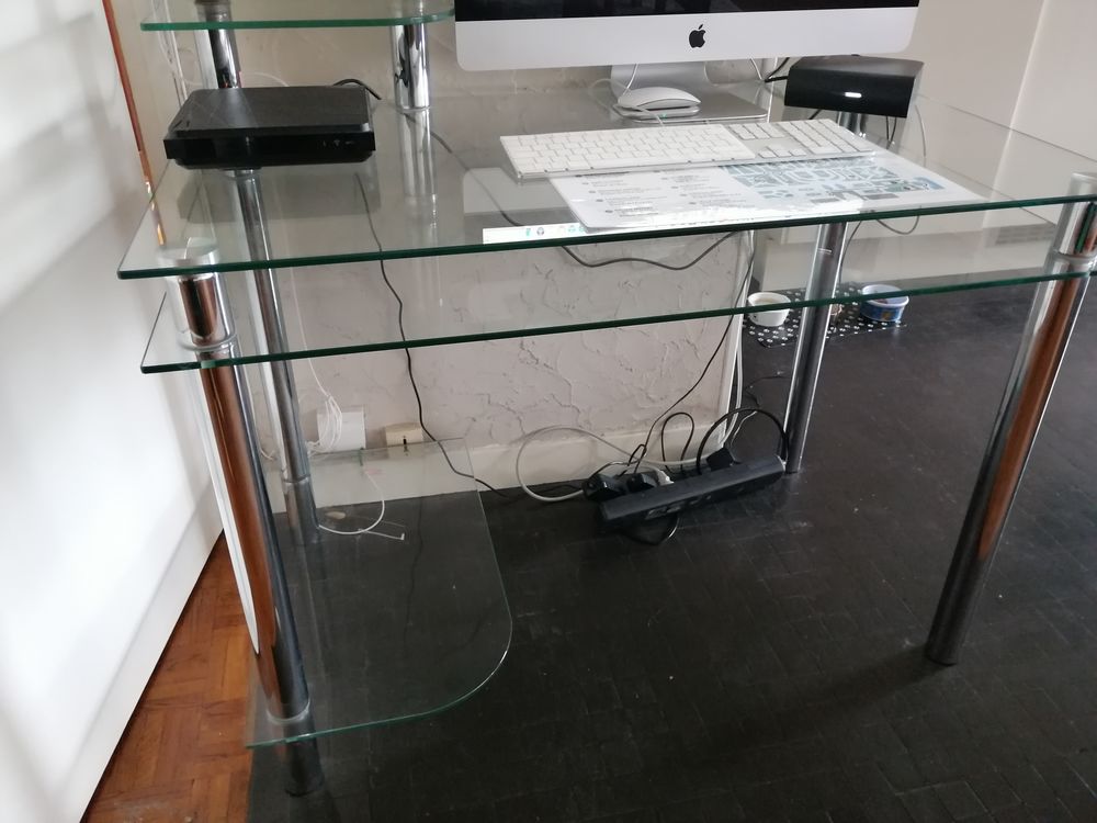 BUREAU EN VERRE ANNEES 80 Meubles