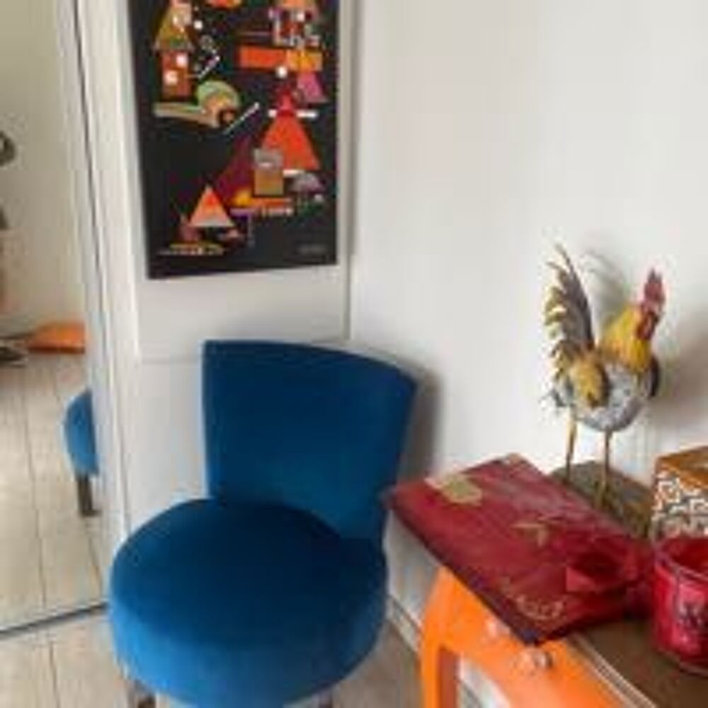 2 Magnifiques Fauteuils pivotants bleu canard velours et fer forg&eacute; Meubles