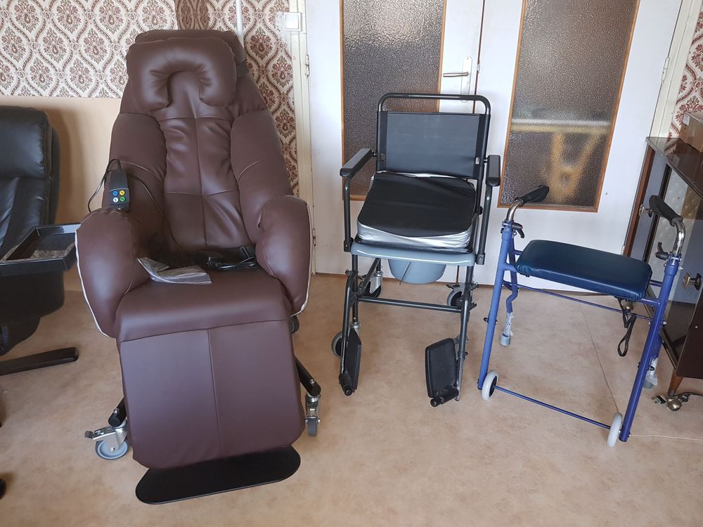 Magnifique fauteuil coquille NEUF, id&eacute;al pour personne &acirc;g&eacute;e Meubles