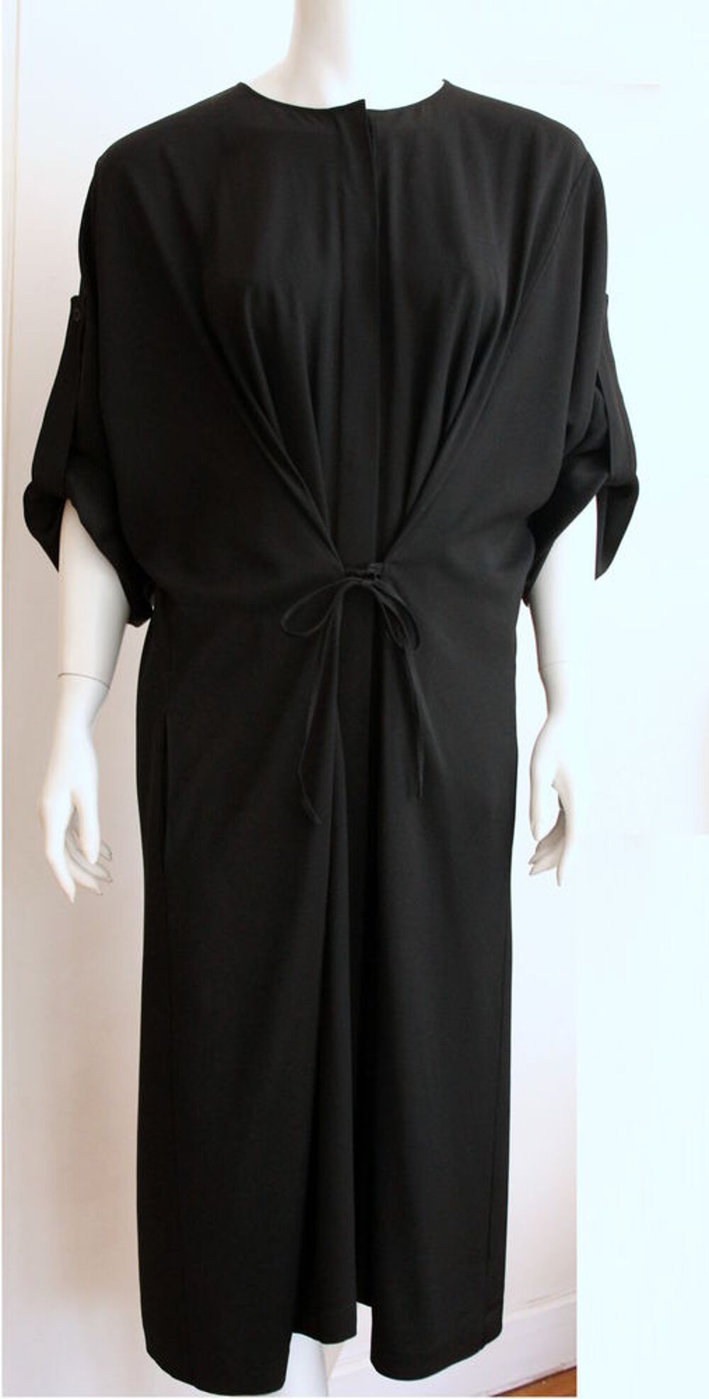 Robe mi longue drap&eacute;e noire LOEWE T.40. Vêtements
