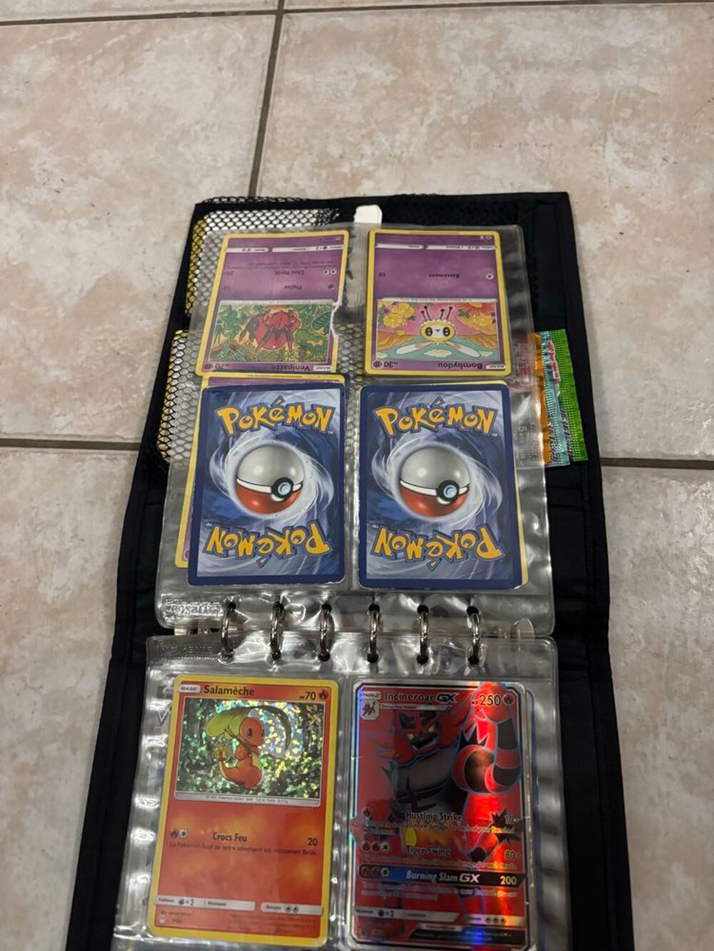 Classeur Pok&eacute;mon complet €" Lot de cartes GX/V/Holo dont Full Art Rainbow (Reshiram Zekrom, Rafflesia, Cancrelove) 